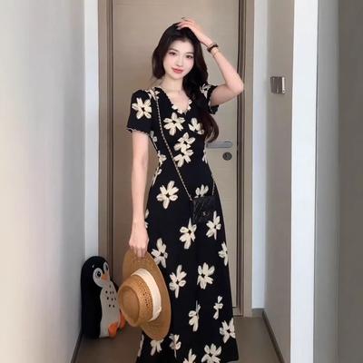 French Retro Temperament Dress, Summer New Collar Niche Floral Dress, Holiday Style Waist and Thin Medium and Long Dress