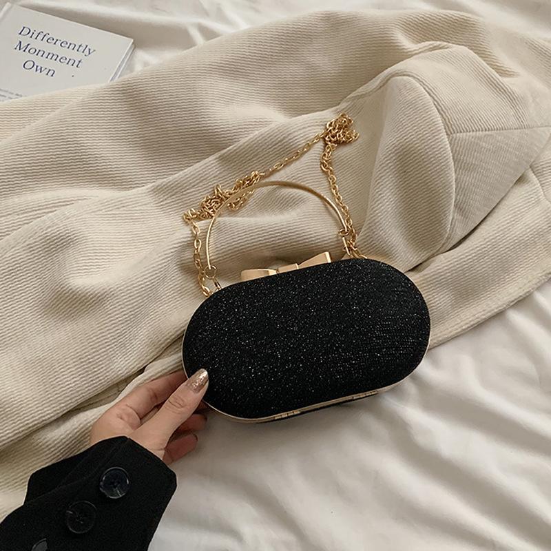 

2024 летняя новая модная сумка простая маленькая квадратная женская сумка простой нишевый дизайн цепочка через плечо маленькая женская сумка чёрный