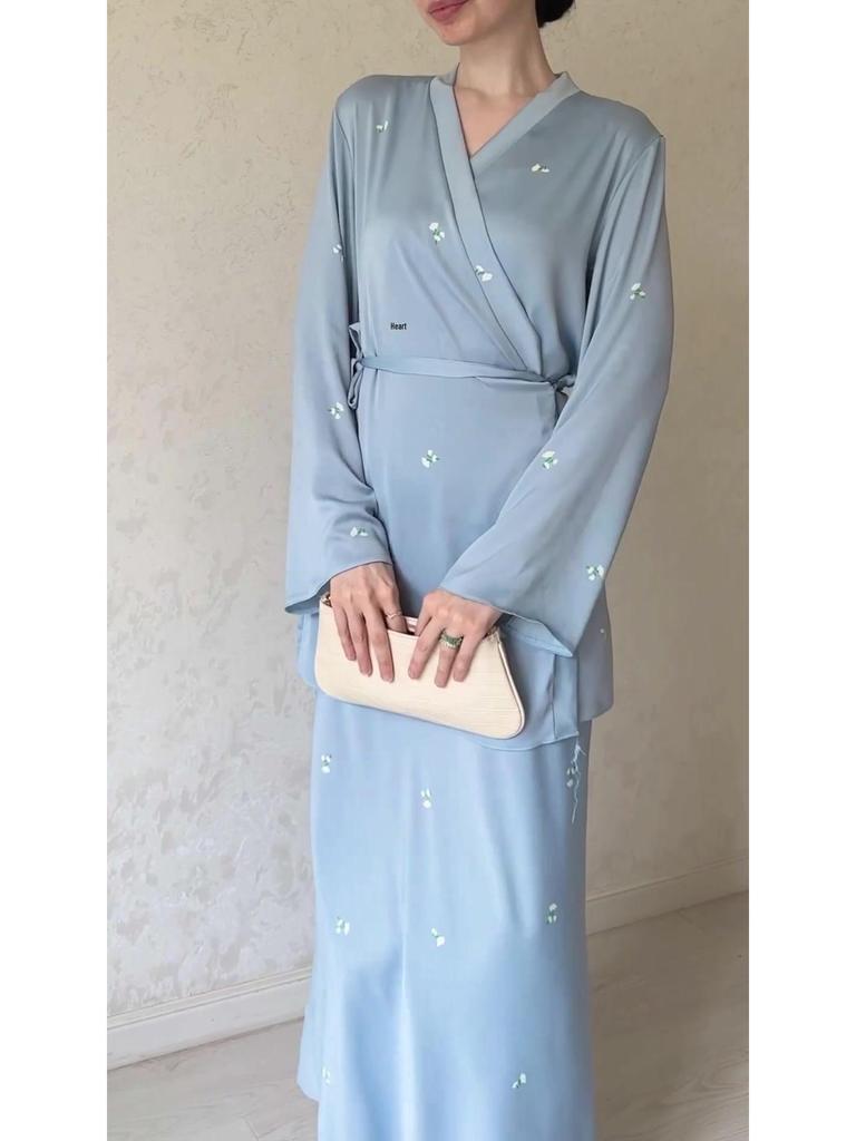 2023 Autumn V-Neck Satin Skirt Set with Long Sleeve Printed Top