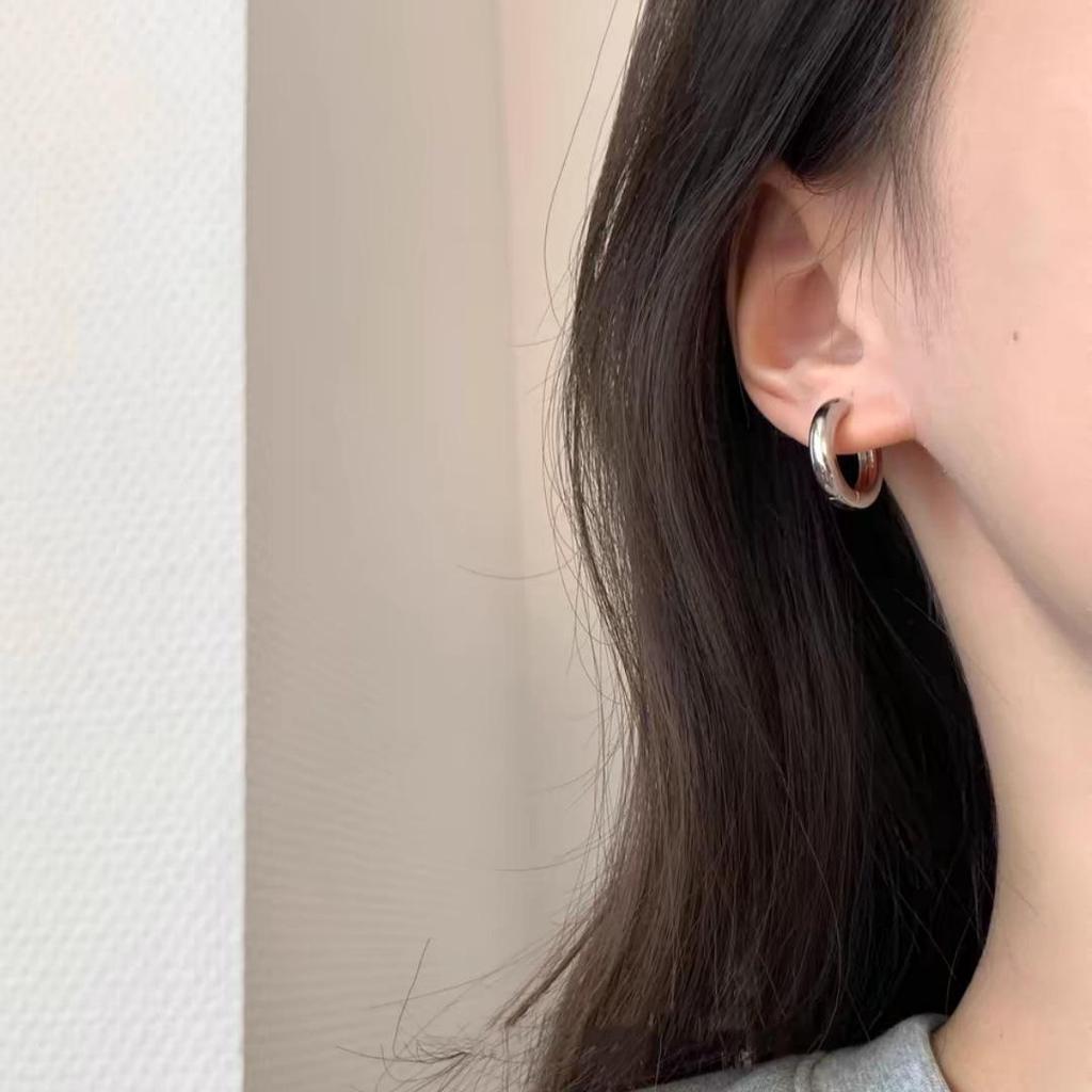 Trendy Minimalist Ear Clip Earrings: European & American Cold Style, Versatile Thick Hoops for Women & Couples