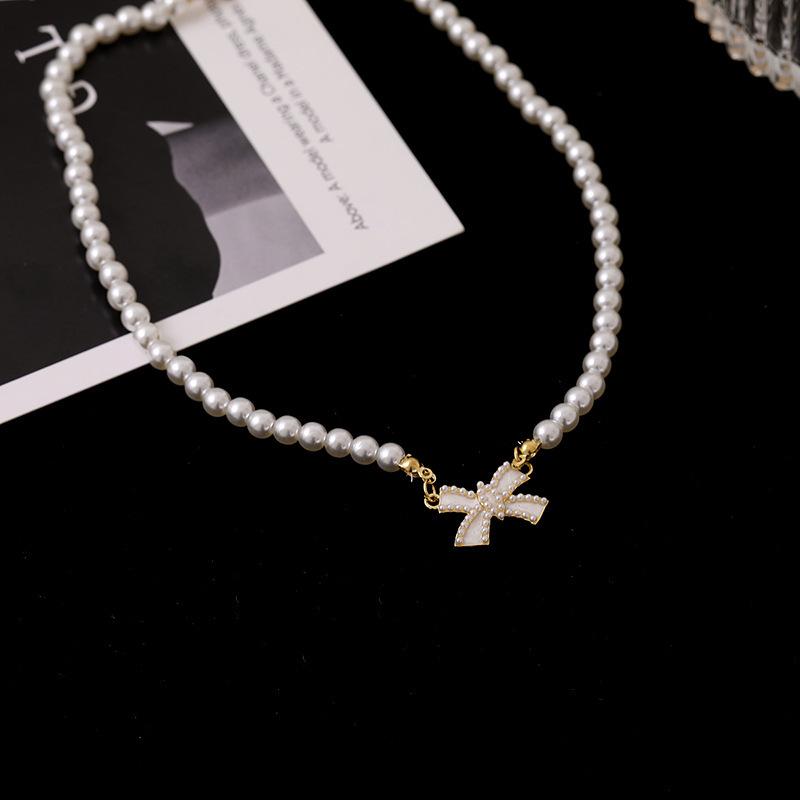 Retro Pearl Necklace, Versatile Small Fragrant Style Bow Collarbone Chain.