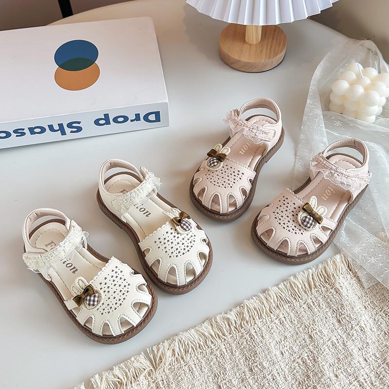 2026 New Style Girls' Pink Breathable Princess Sandals: Soft Sole, Non-Slip, Versatile Summer Shoes for Toddlers.