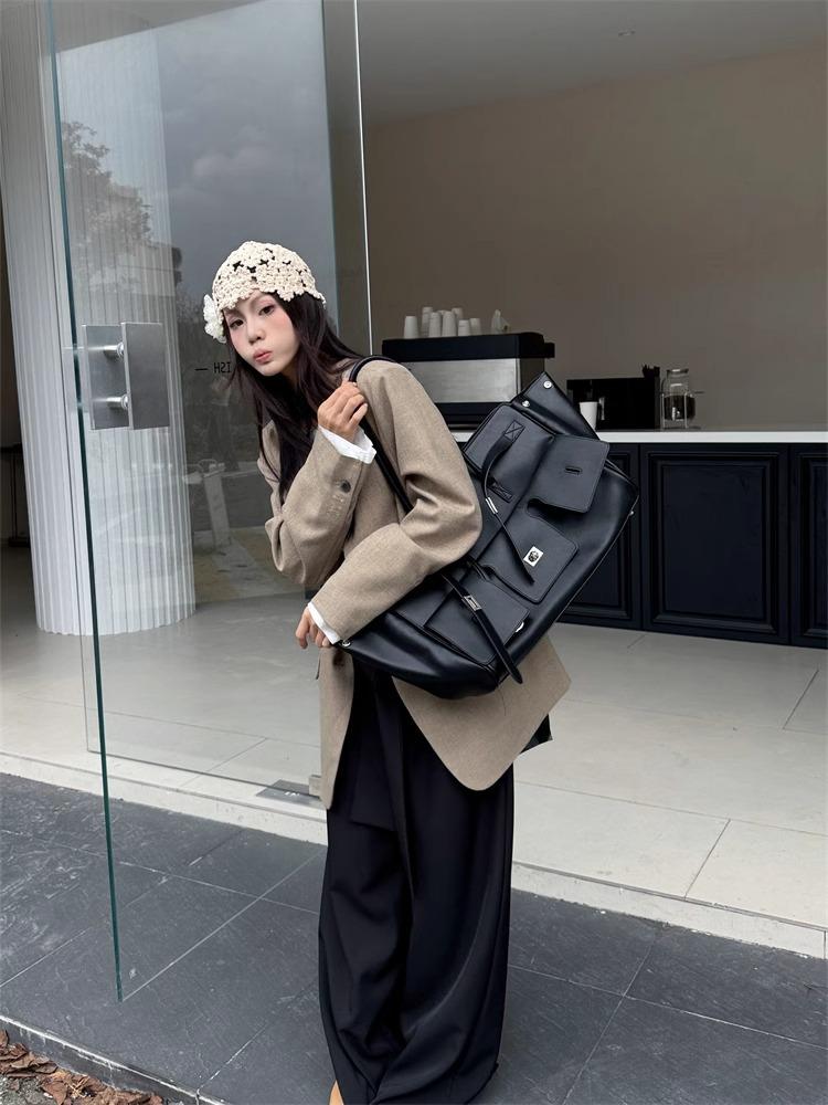 Large Kelly Cowhide Crossbody & Shoulder Bag - Fashionable Underarm Platinum Handbag with Spacious Capacity