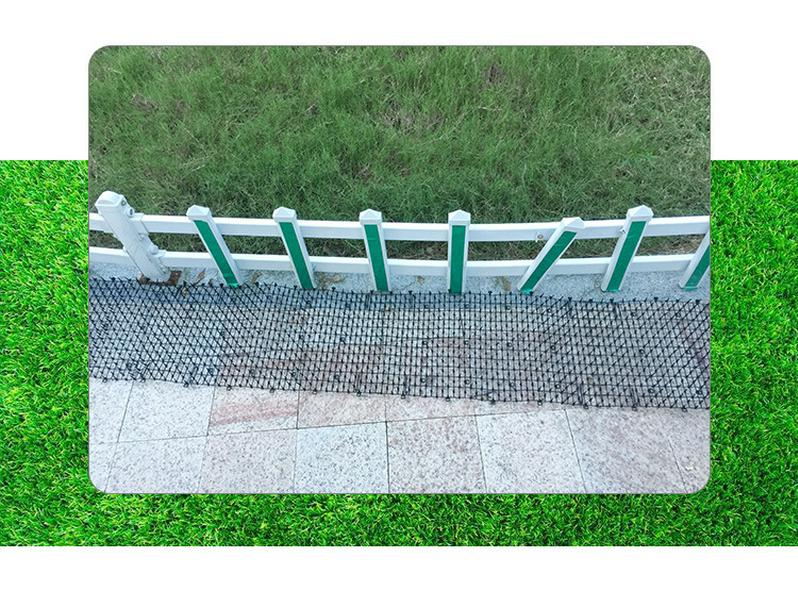 Pet Spike Mat: Cat & Dog Deterrent for Gardens - Protects Vegetables & Flower Beds