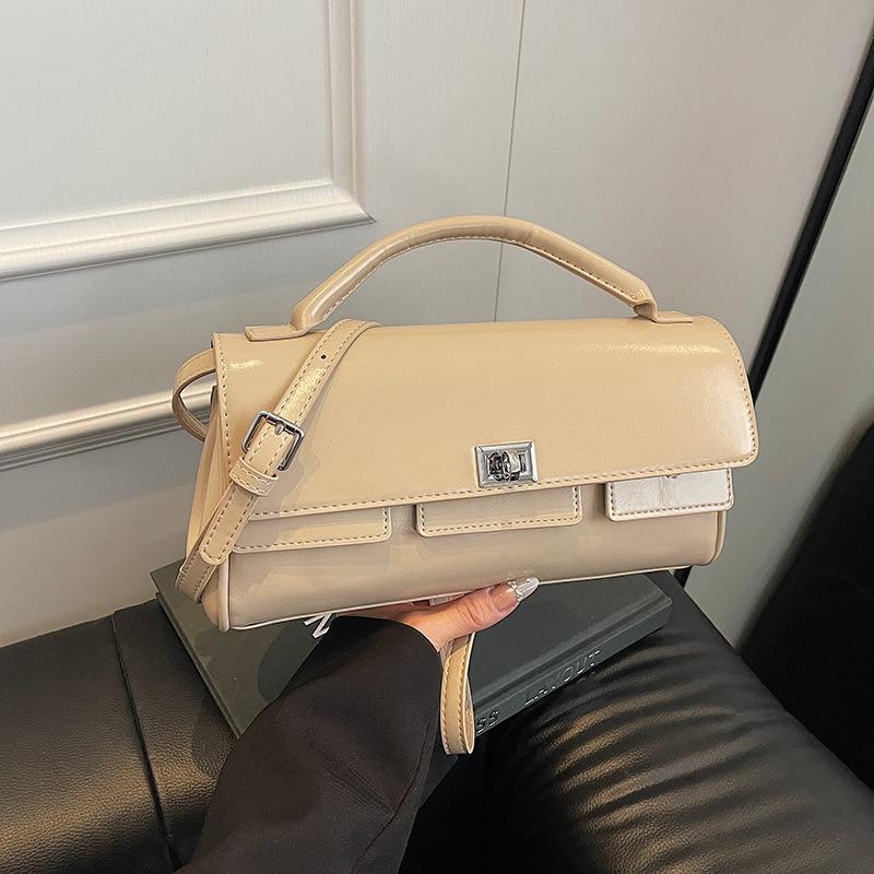Shoulder bag women's new high-end fashion bag simple casual versatile messenger bag commuter underarm small square bag