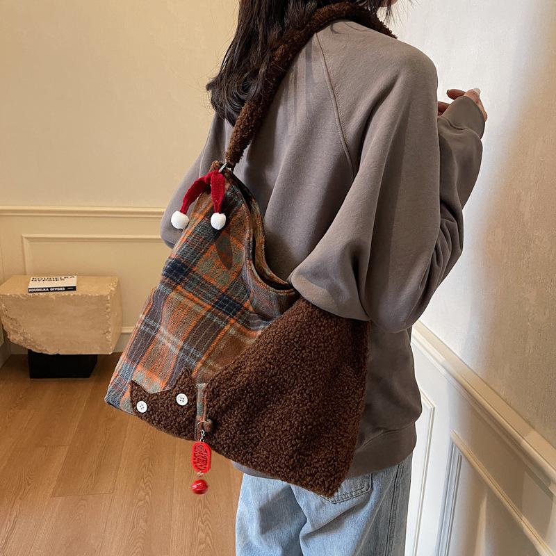 Woolen plaid large-capacity bag women's 2025 new cute versatile shoulder bag winter retro underarm tote bag