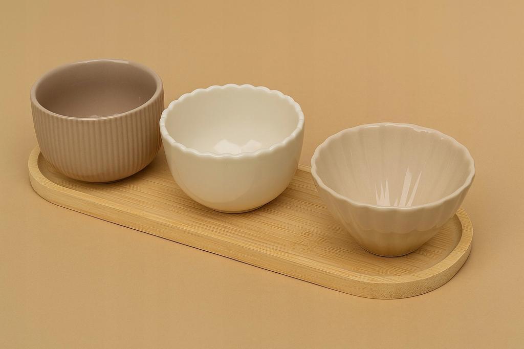 Zestaw 3 Miseczek Ceramicznych Na Drewnianej Desce Do Serwowania 28,5x9cm