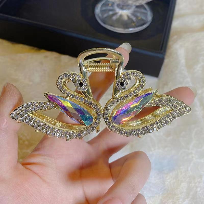 Alloy Small Claw Hair Clip for Women – Sweet Shark Hair Accessory for Short Hair