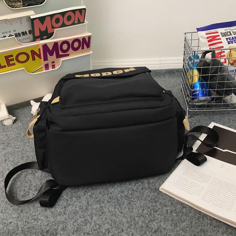 Rucsac cu scrisori pentru femeie