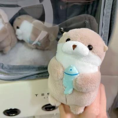Lontre Kawaii che Tengono Pesci Peluche Portachiavi Materiale Peluche Design Carino Ciondolo da Appendere Tocco Morbido Portachiavi Divertente
