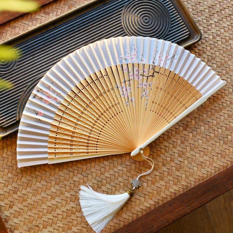 Vintage China-Chic Cheongsam Hanfu Fächer Antiker Stil Stoff Handgefertigt Bambusrippen Faltfächer Tanzaufführung Tragbarer Handfächer