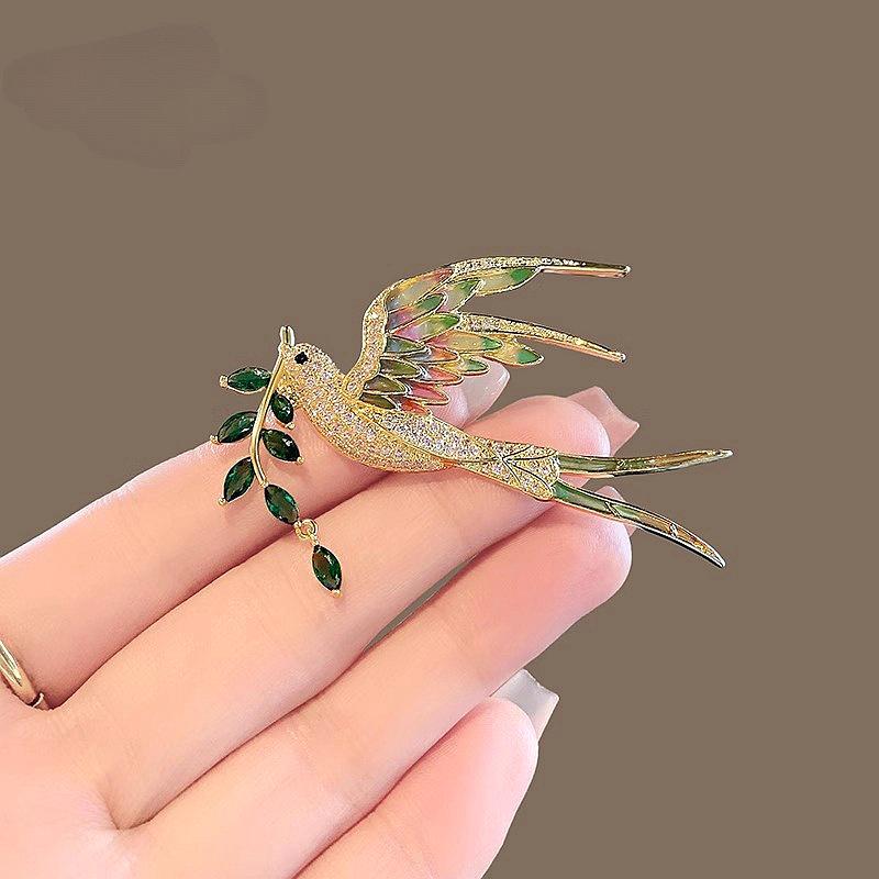 Chinese Magpie Brooch: Luxury Retro Bird Pin for Cheongsam