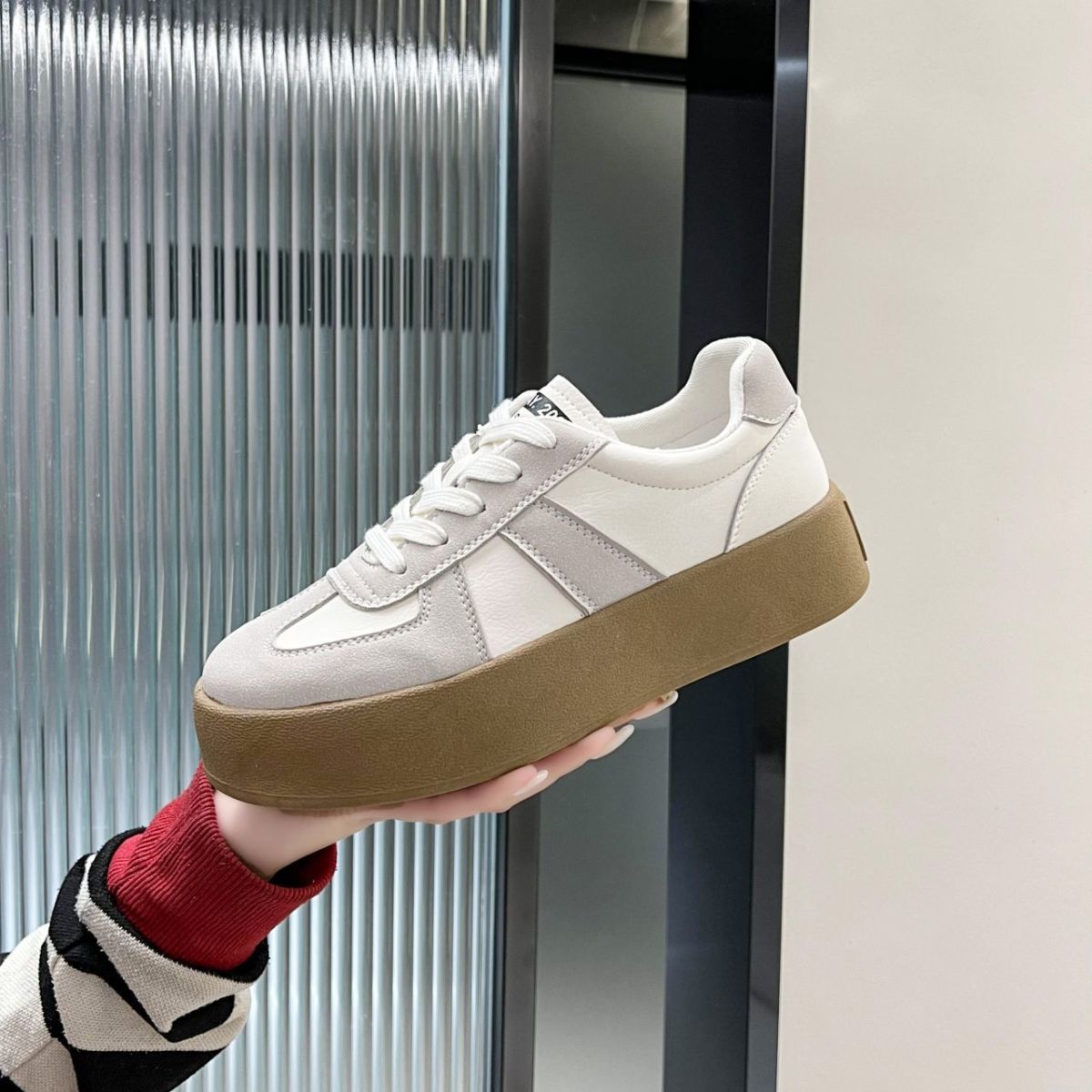 

Little white shoes women s first layer cowhide 2025 new popular German training shoes spring and autumn versatile inner height increase thick basepl 40 серый