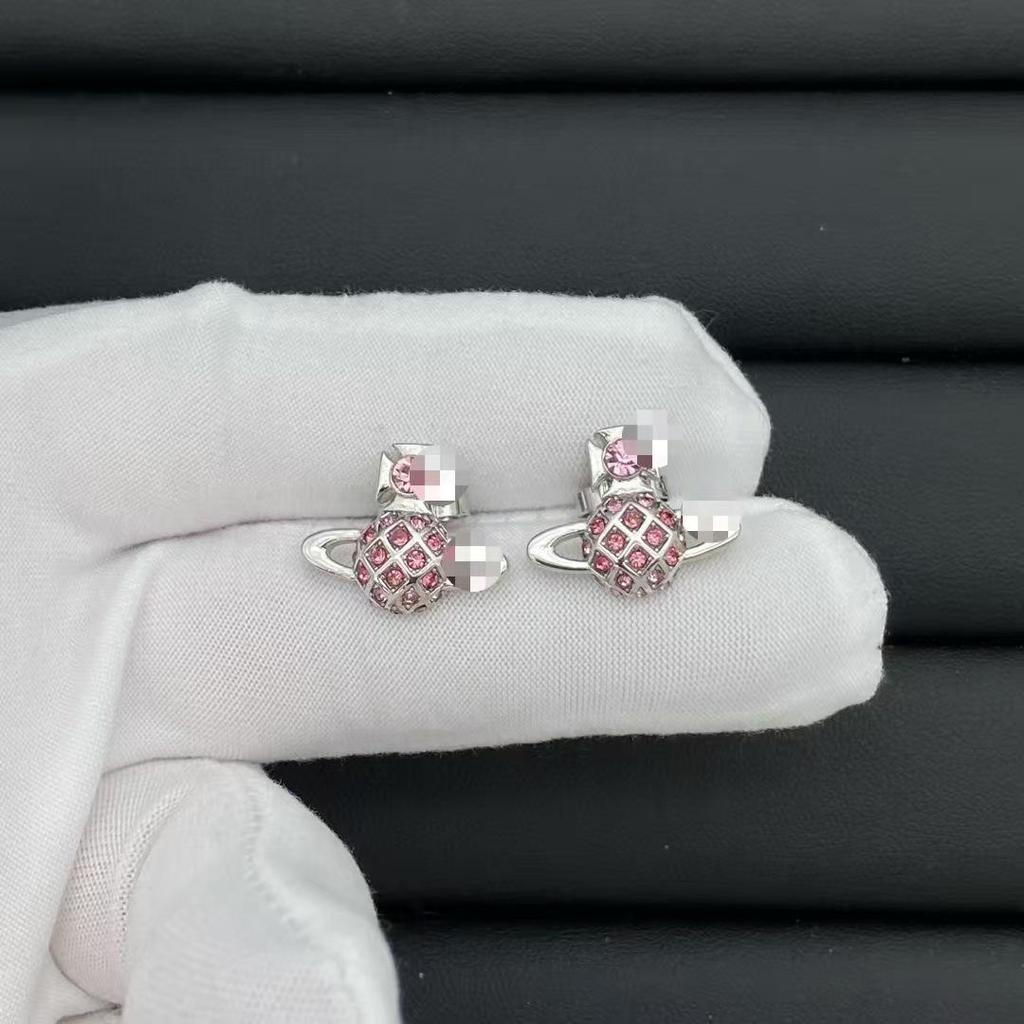 Westwood Silber Nadel Ohrstecker: Schickes Nischen-Design für einen raffinierten Look