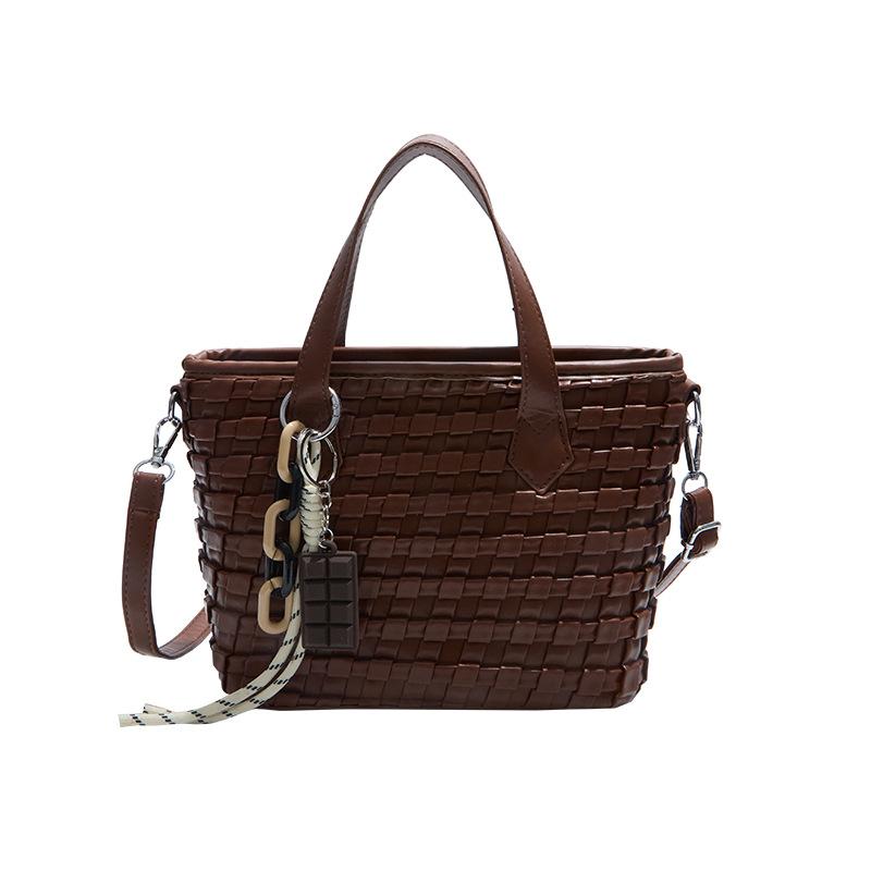 Retro woven small bag women's 2025 new niche design portable bucket bag commuter shoulder messenger bag