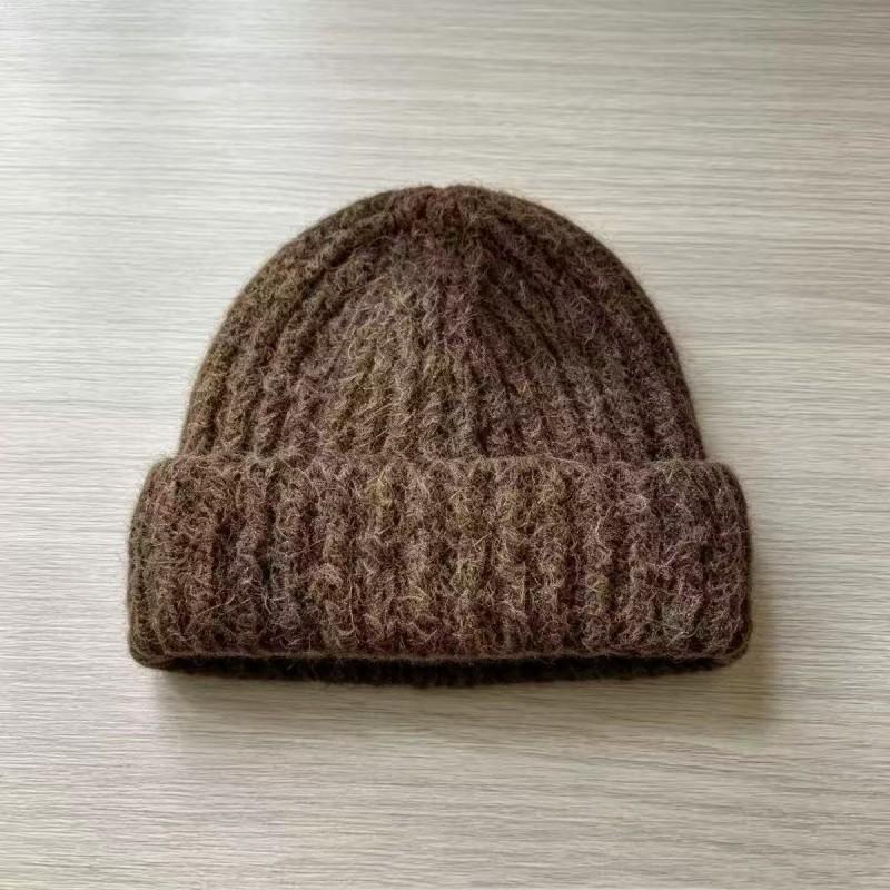 2026 Winter Solid Color Knit Beanie Hat Women Warm Ear-Protective Slimming Face Fit Casual Daily Wear