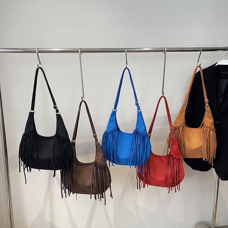 Compact Pu Satchel With Tassel Detail And Inner Zip Pocket For Casual Outfits