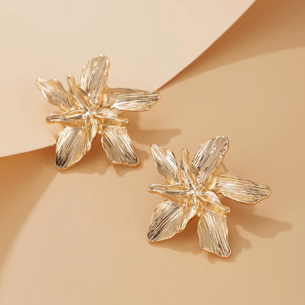 SHIXIN Neue Elegante Goldfarbene Blume Steckerohrringe für Damen Vintage Dreidimensionale Metall Blütenblatt Ohrringe Trendiger Schmuck Geschenk