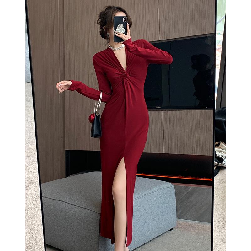 2024 Autumn French V-Neck Retro Long-Sleeve Slit Dress for Mature Women
