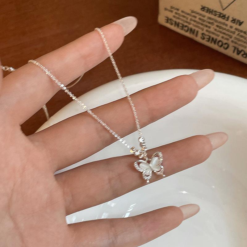 Elegant Cat's Eye Butterfly Necklace - Summer Design, Versatile and Exquisite Clavicle Chain for Women, Ideal as a Best Friend Accessory.