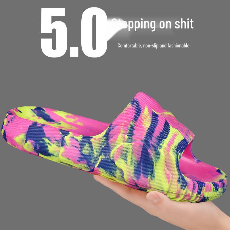 Men's Camouflage Fashion Slippers - Trendy Thick-Soled Casual Flip Flops for Outdoor and Beach Wear.