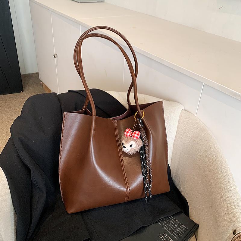 Premium Tote Bag Women's Large Capacity New Winter Popular Retro Versatile Shoulder Bag Commuter Bag