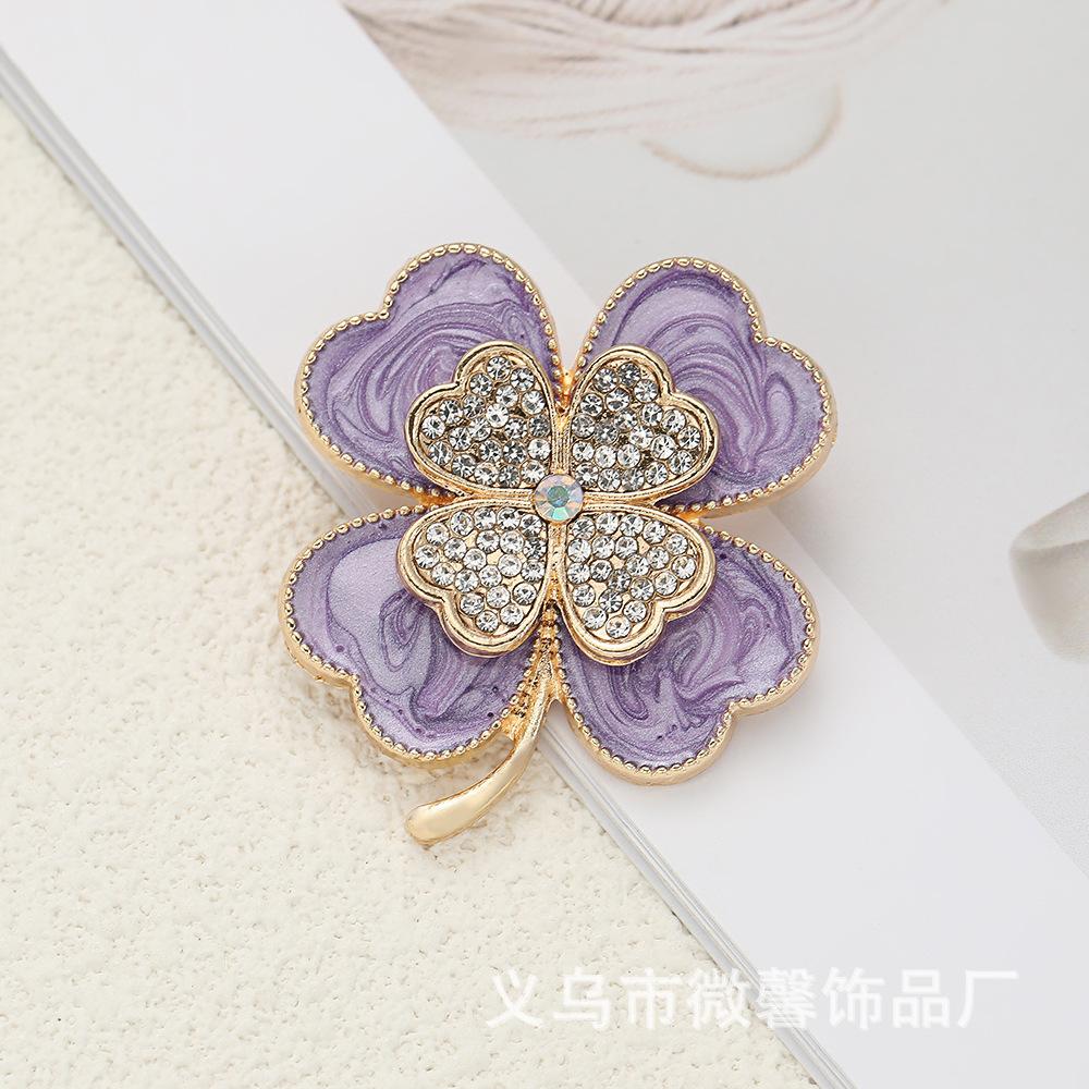 Four-leaf clover plant flower brooch female brooch ins trendy personality temperament anti-light pin with jewelry