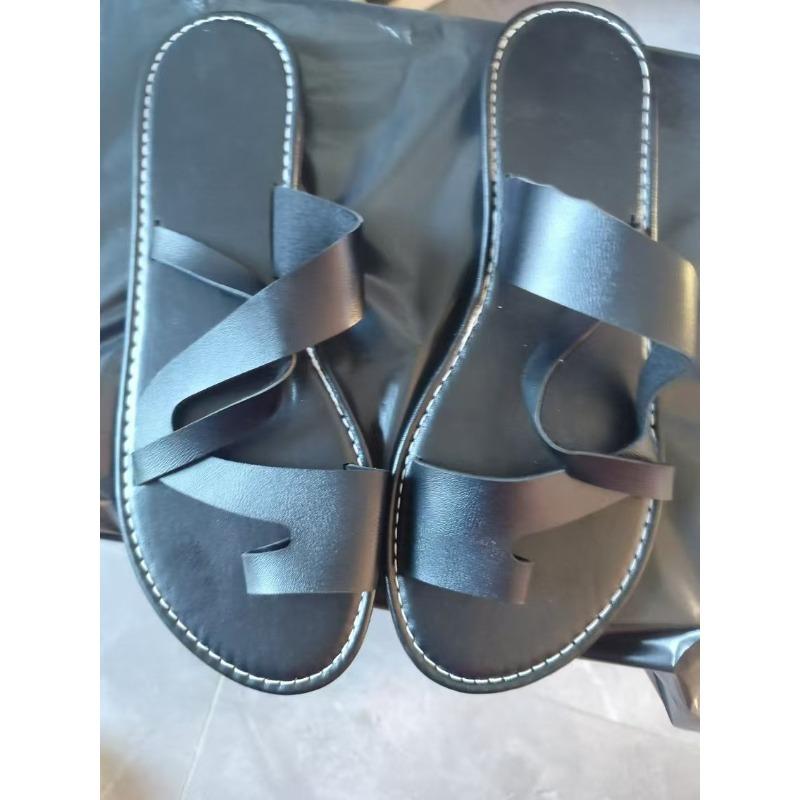 Damen Außenhandel Übergröße Europäischer und amerikanischer Stil Neue coole Hausschuhe Sommer Casual Oberbekleidung Zehenbedeckung Wort mit flachen Sohlenhausschuhen