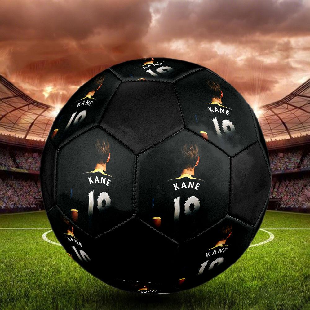 Pallone da Calcio Kane Stampato Taglia 5, Cucito a Macchina in PVC, Resistente e ad Alto Rimbalzo, Adatto a Tutte le Età, Merchandising per tifosi, Partite e Uso all'Aperto.