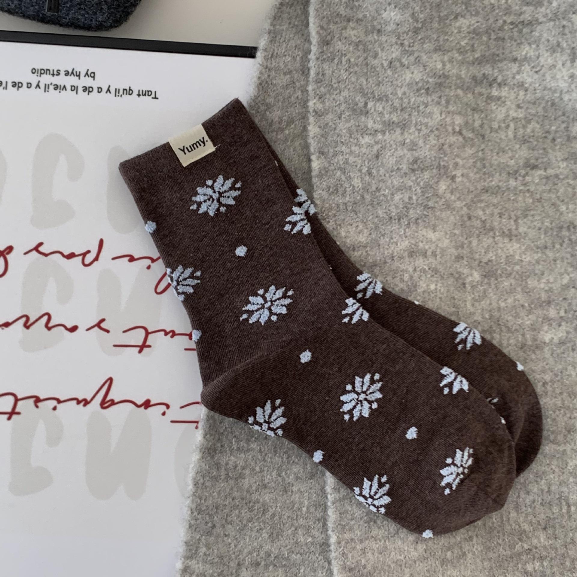 

2025 Autumn/Winter New Coffee Blue Retro Edelweiss Mid-Calf Women s Cotton Socks One Size кавовий