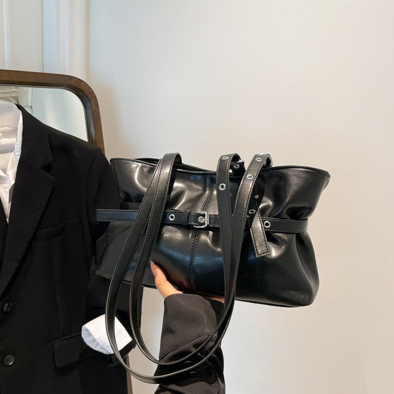 

Retro large-capacity bag women s new trendy fashion tote bag niche high-end single shoulder armpit bag чёрный