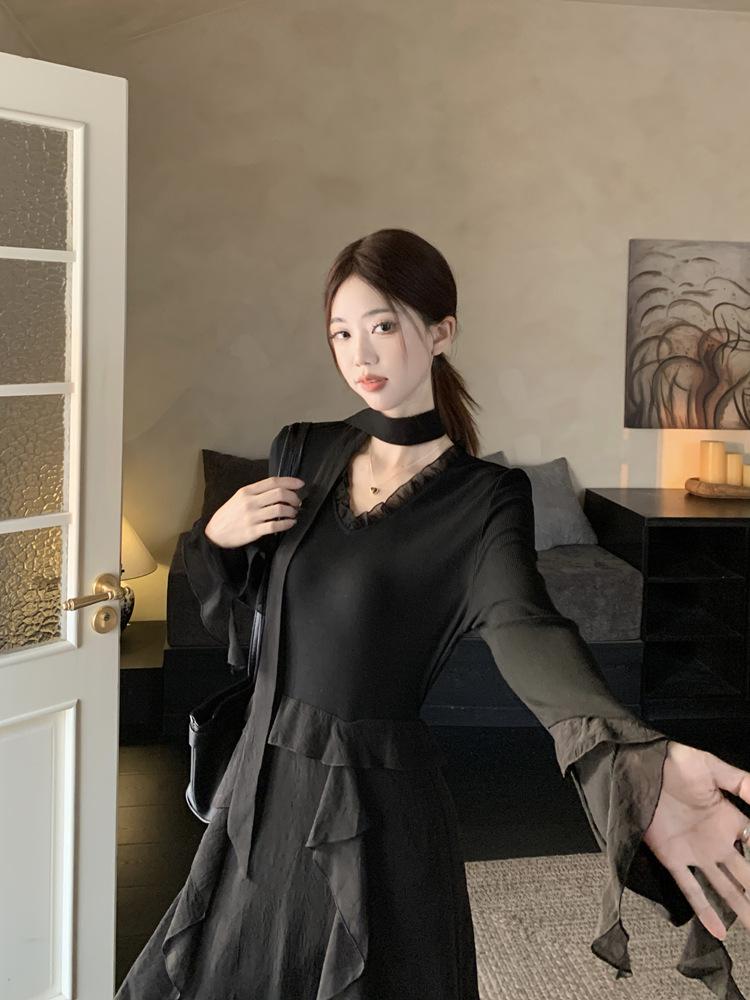  Hepburn-Stil V-Ausschnitt Rüschenkleid in Übergröße für Damen - Elegantes Herbst-Schlankmachendes Schwarzes Kleid