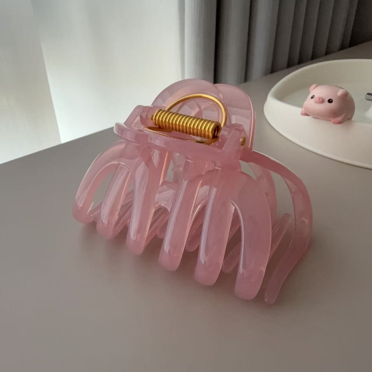 Large Acrylic Hair Claw Clip Pumpkin Shape Hair Accessory Durable Strong Grip Hair Clip for Thick Hair Women Girls Hair Styling Tool One Size розовый