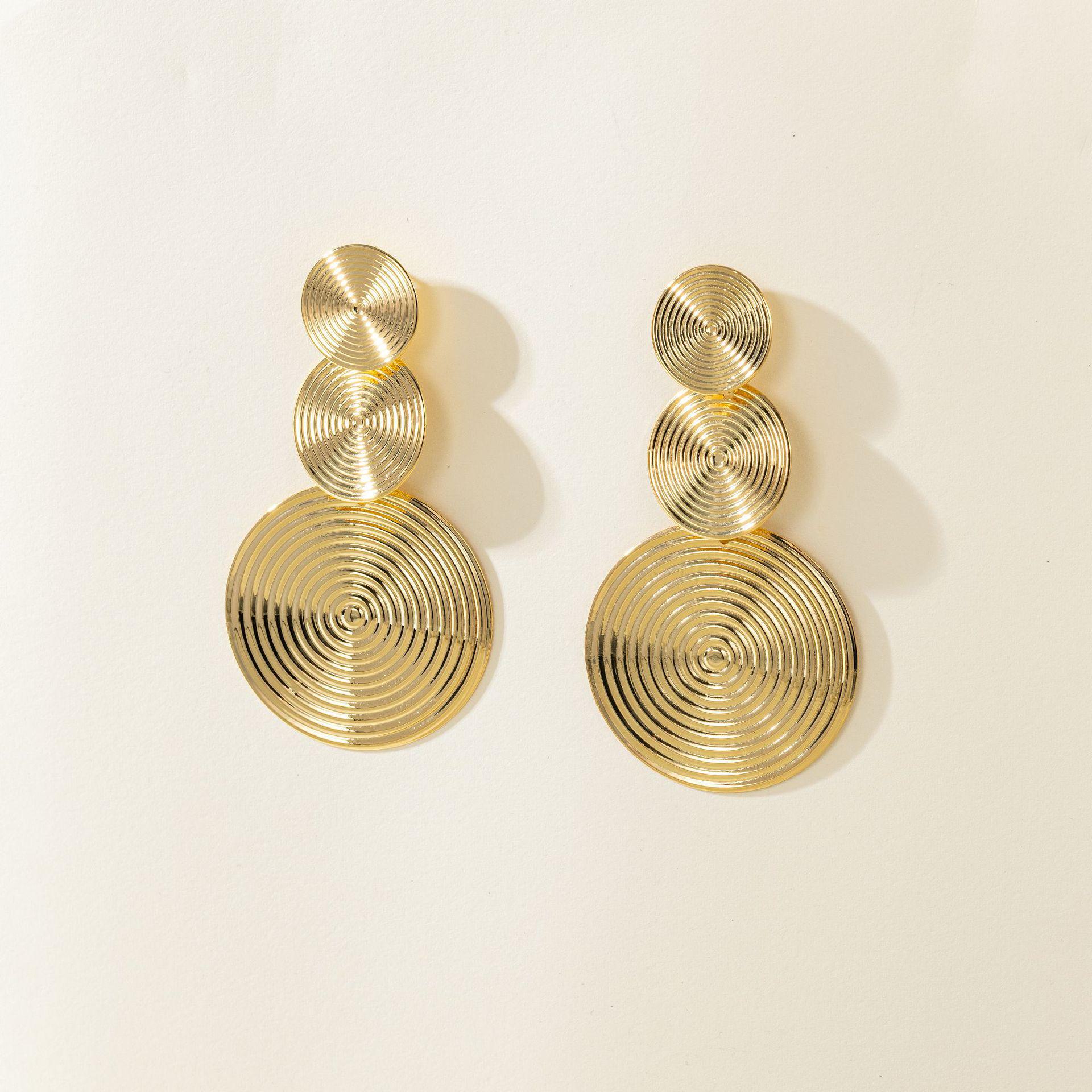 

Серьги из серебра и металла в европейском и американском стиле: Сплайсированная конструкция противомоскитной спирали для женщин 18K