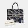 [Pre-Owned] Book Tote Hand-Embroidered Monogram Large Capacity Canvas Tote Bag - Excellent #L5M520