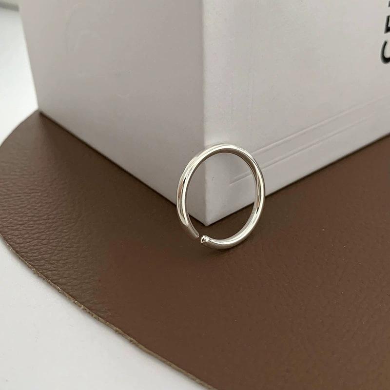 Heiß verkaufter Retro-Schlichter Ring mit Nischendesign, hochwertiger, leichter Luxus, vielseitiger offener Ring-Schmuck