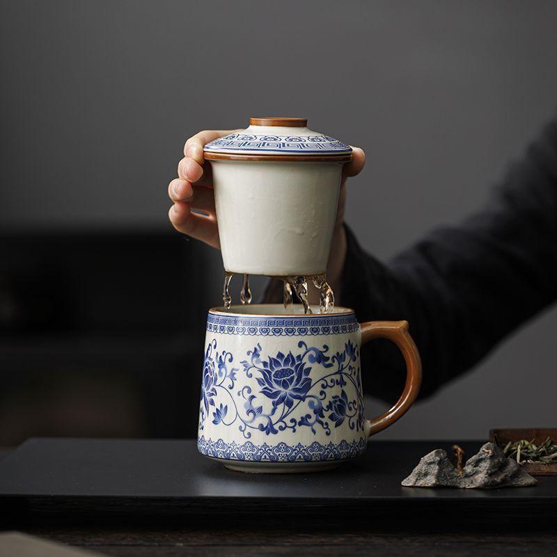 400ml Blue and White Ceramic Tea Mug with Lid – Handmade Floral Coffee Cup, Traditional Chinese Design for Home and Office