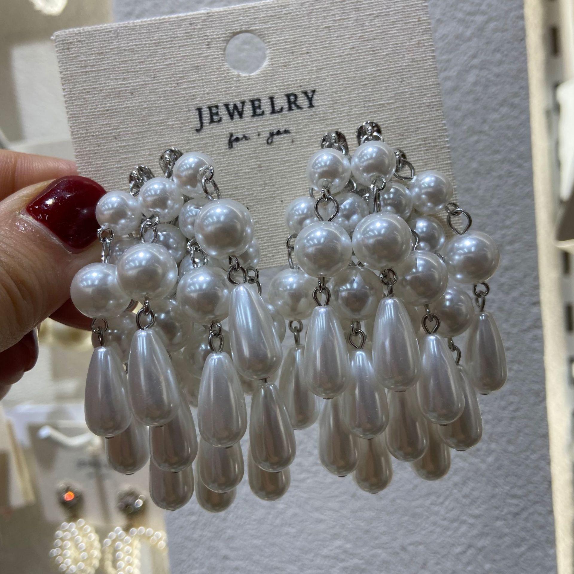 

Vintage Medieval Retro Gold Temperament Super Many White Earrings Classic Water Drop Stud Earrings