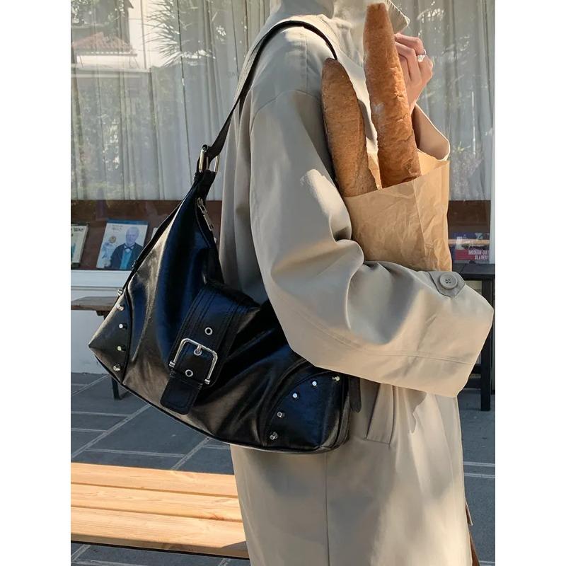 Vintage Versatile Glossy Surface PU Leather Women's Shoulder Bags Fashi Rivets Ladies Underarm Bags Casual Female Handbags