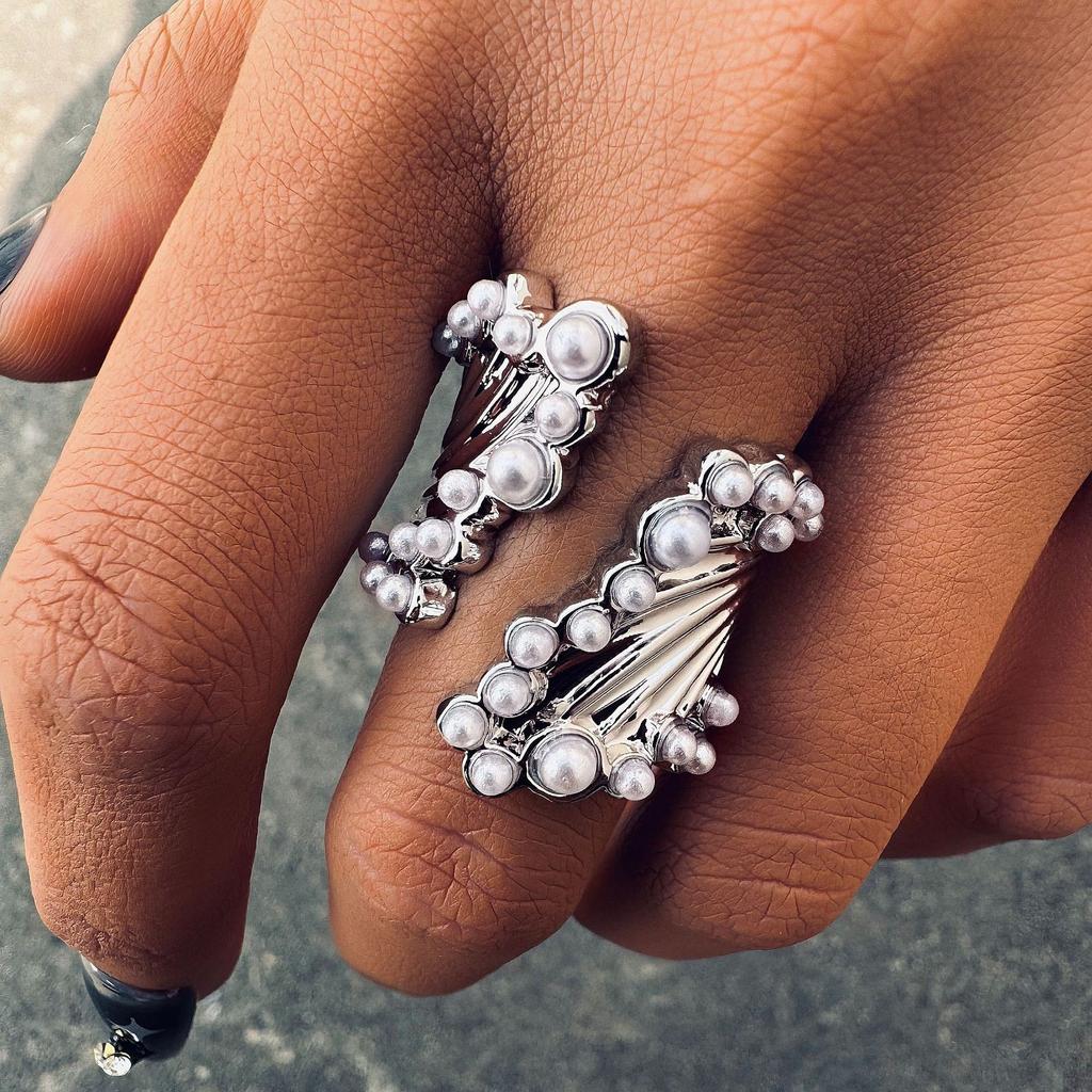 Sell Well In Europe America Wide Version Pearl Rings for Women Exaggerate Chunky Fashion Statement Jewelry Ring Trend Gift