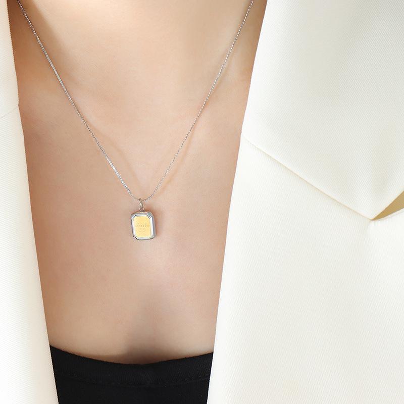 French Geometric Necklace: Gold-Plated Square Pendant on Steel Clavicle Chain