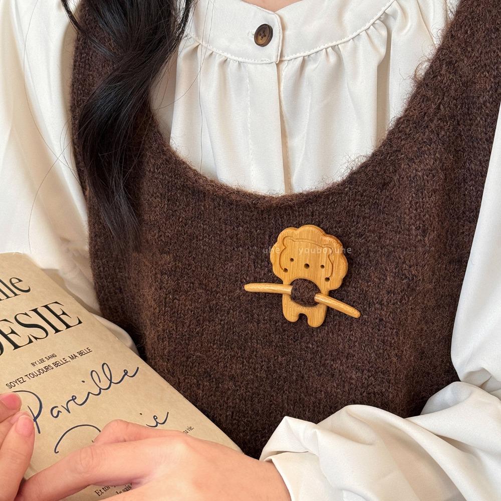 Lion Animal Sweater Pin Horse Pony Brooch Fashion Wooden Brooch  Gift