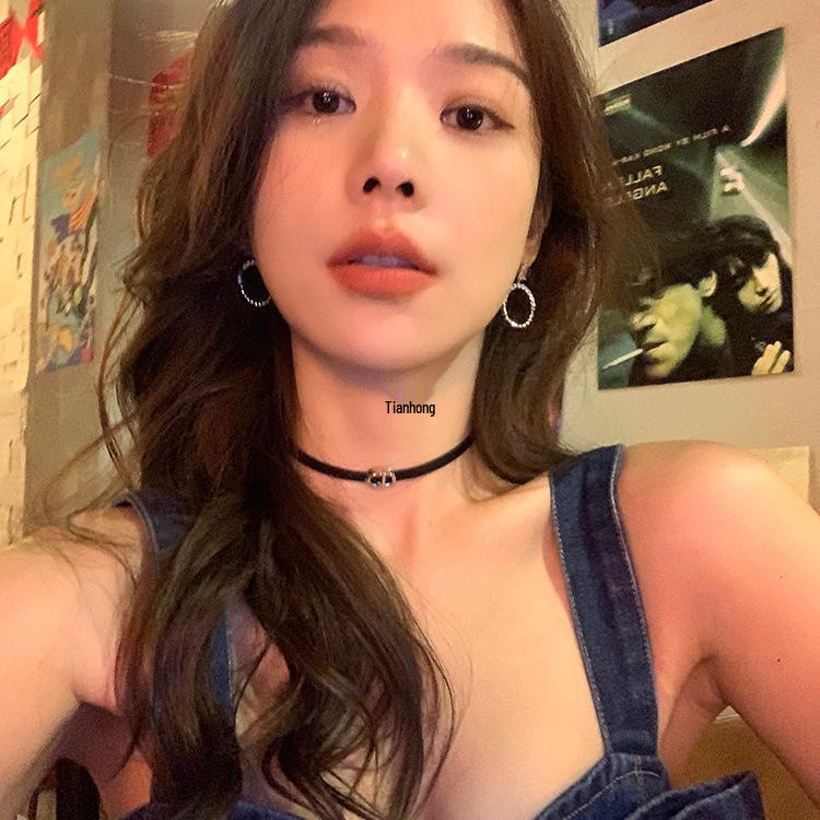 Elegant Desire Letter Necklace for Women - Niche Design Clavicle Chain Choker