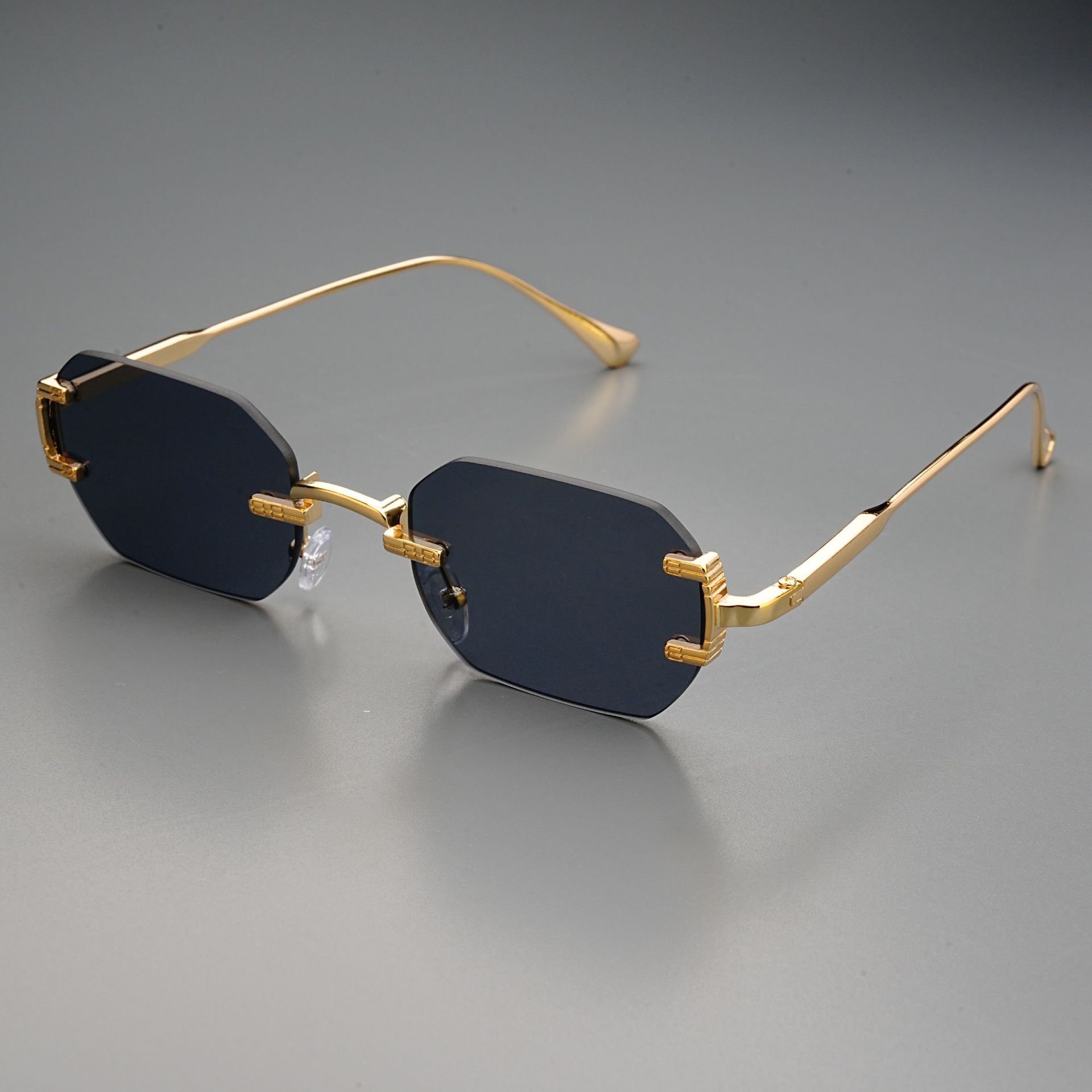 Yiran Toy Men's Fashion Classic Metal Frame Colorful Lens Sun Shades Classic Small Quadrate Rectangle Sun Eyewear Wo Uv400 Eyewear Eyeglasses Cm