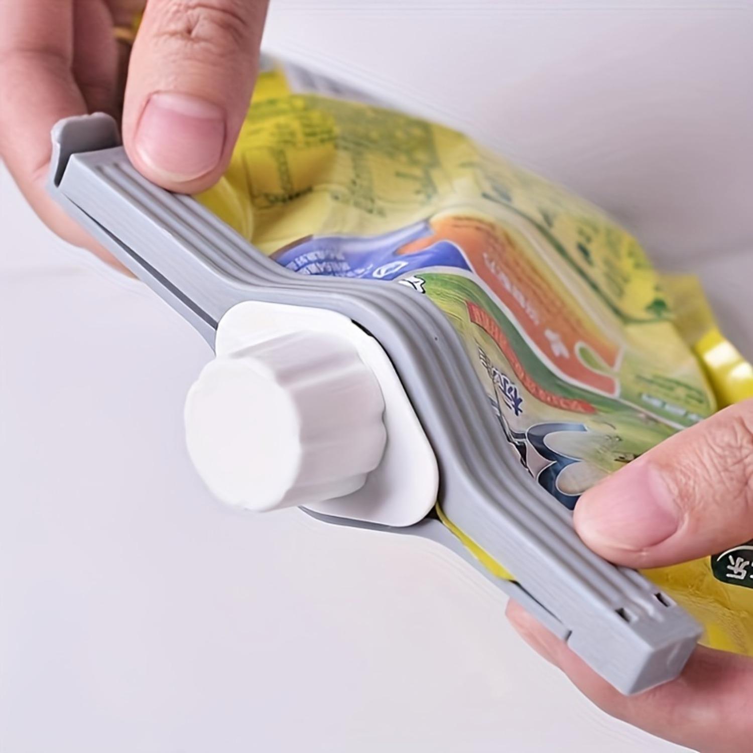 

Набор из 3 зажимов для запечатывания пищевых продуктов - прочный полипропиленовый материал, светло-серый, неэлектризующийся, для запечатывания пакетов со специями, пакетиков с сухим молоком, пакетиков с солью, пакетов со закусками. Three-piece Set