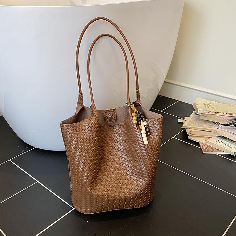 Retro Trend Bag Women's New Fashion Tote Bag Simple Casual Large Capacity Shoulder Commuter Bag