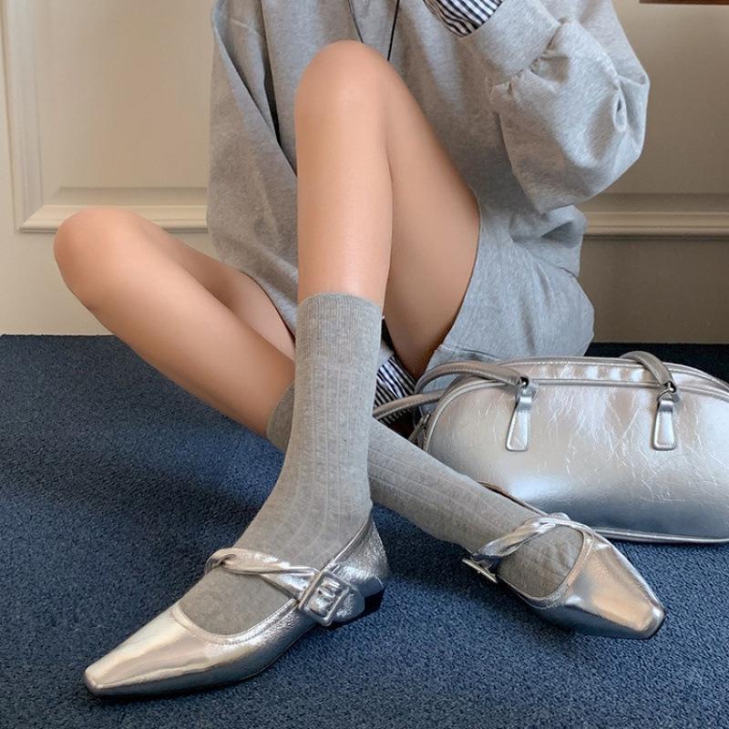 New women's fashion single shoes pointed leather non-slip beef tendon sole sheepskin women's shoes low heel large size four-season small leather shoes