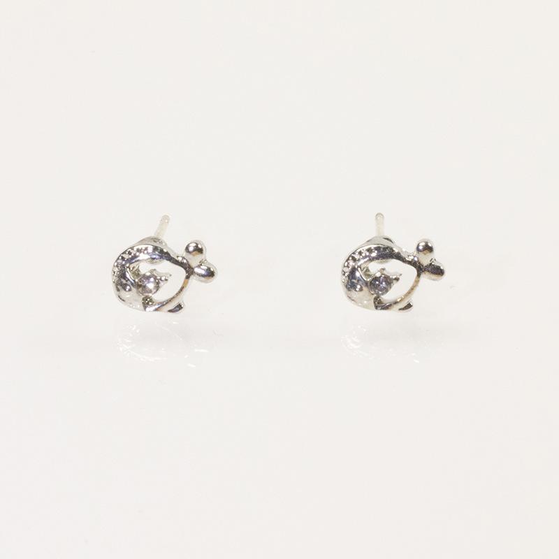 S925 silver needle cute fish stud earrings female super cute temperament Korean simple white mini diamond nails fish shape tide серебряный
