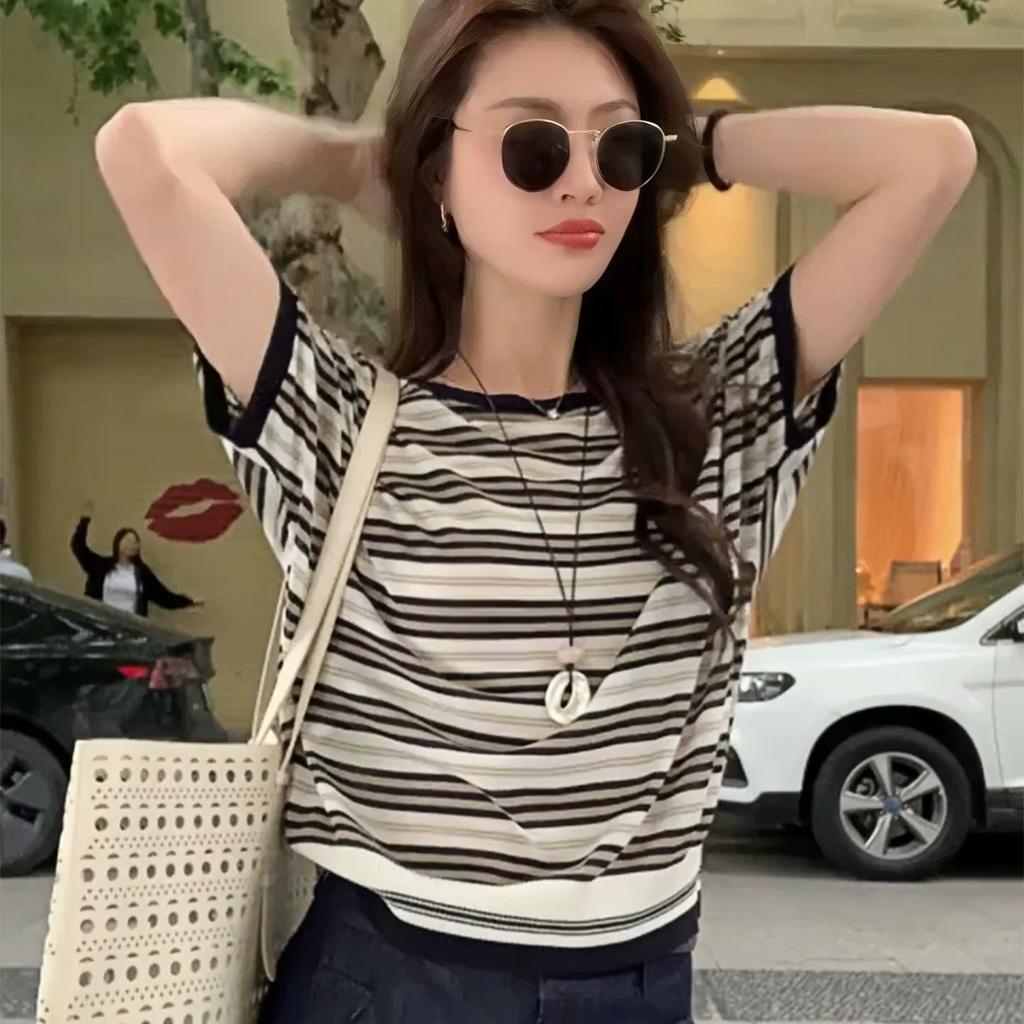 Chic contrasting striped short-sleeved T-shirt women's summer design sense niche loose and thin shoulder top