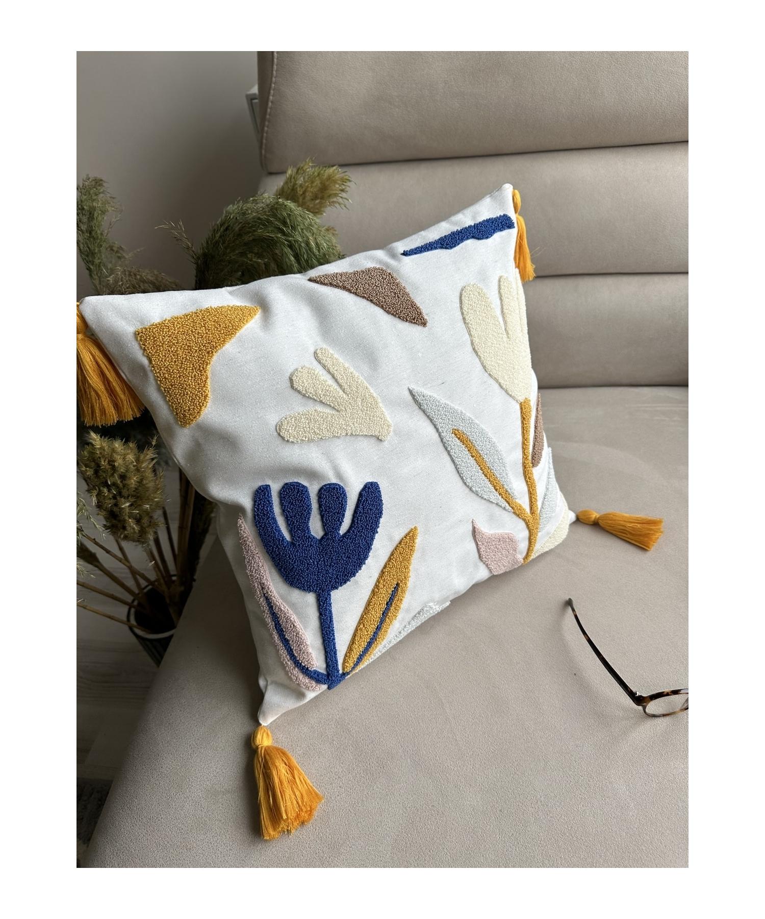 

Чехол для подушки с вышивкой Punch